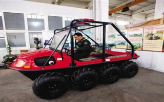 國產(chǎn)八驅(qū)水陸兩棲全地形車設計靈感源于坦克